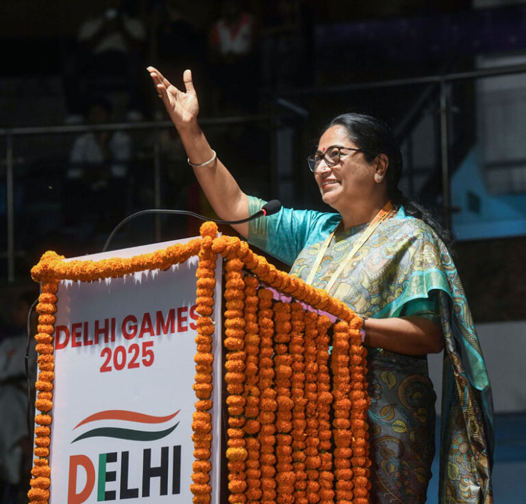दिल्ली की सीएम ने 100 दिन का रिपोर्ट कार्ड पेश किया, क्या किया है काम?