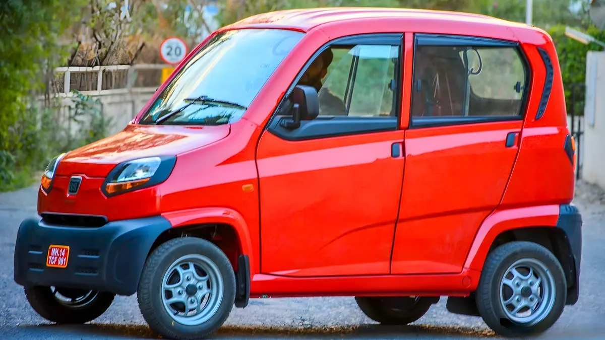 बजाज Qute Car: केवल ₹3 लाख में मिल रही है फीचर्स से भरपूर छोटी कार!