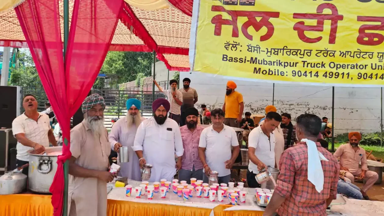 डेराबस्सी: ट्रक यूनियन की ठंडी मिठास, हाइवे पर राहगीरों को मिली राहत!