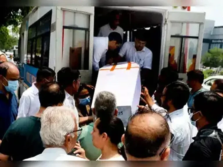अहमदाबाद विमान दुर्घटना: डीएनए परीक्षण से 211 पीड़ितों की पहचान, 189 शव सौपे